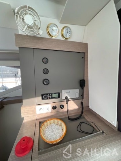 Isla 40 - Yacht Charter Sailica