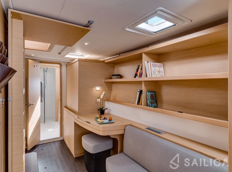 Lagoon 42 - Yacht Charter Sailica