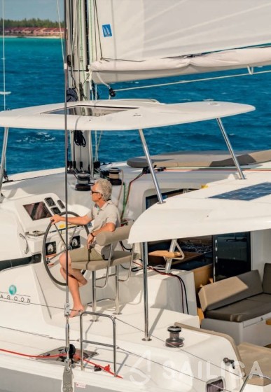 Lagoon 42 - Yacht Charter Sailica