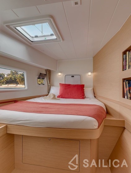 Lagoon 42 - Yacht Charter Sailica