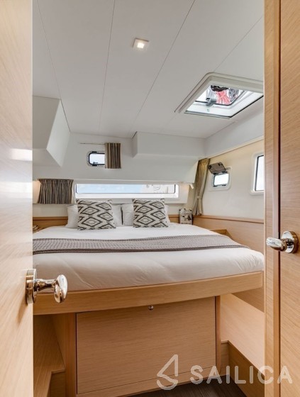 Lagoon 42 - Yacht Charter Sailica