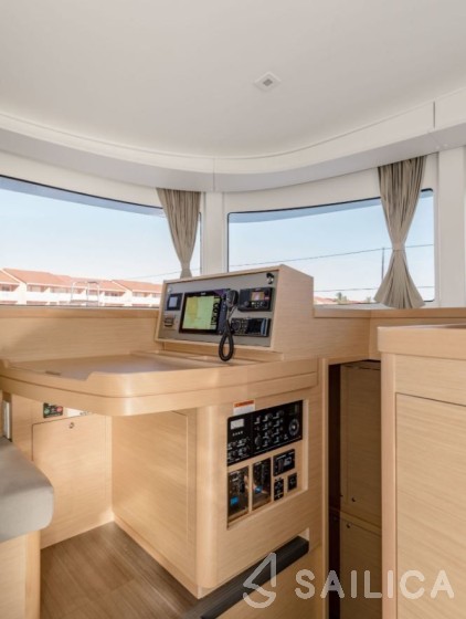 Lagoon 42 - Yacht Charter Sailica
