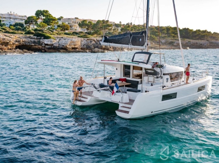 Lagoon 40 - Yacht Charter Sailica
