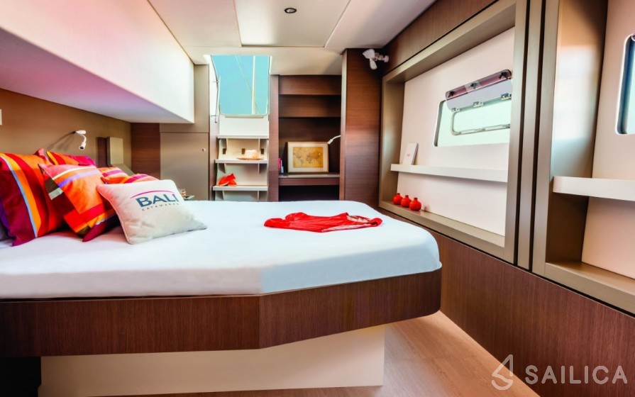 Bali 4.8  - Photo #30 Bali 4.8  - Yacht Charter Sailica