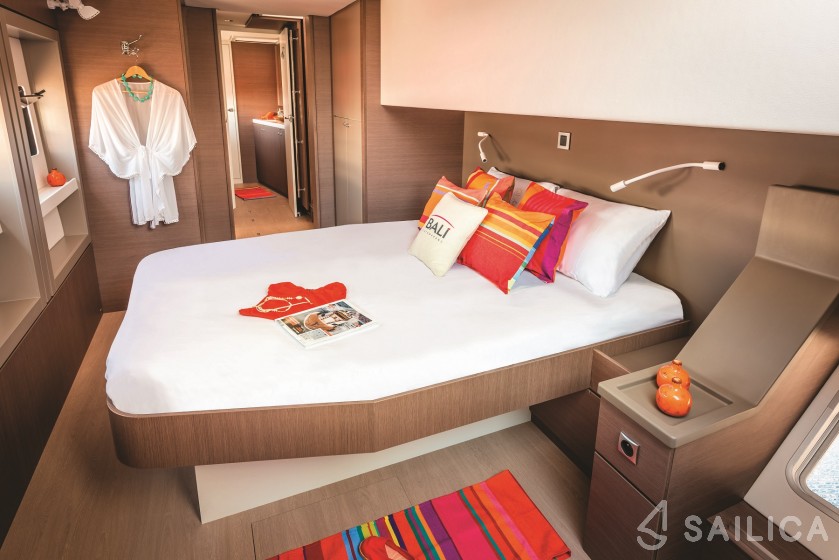 Bali 4.8  - Photo #22 Bali 4.8  - Yacht Charter Sailica