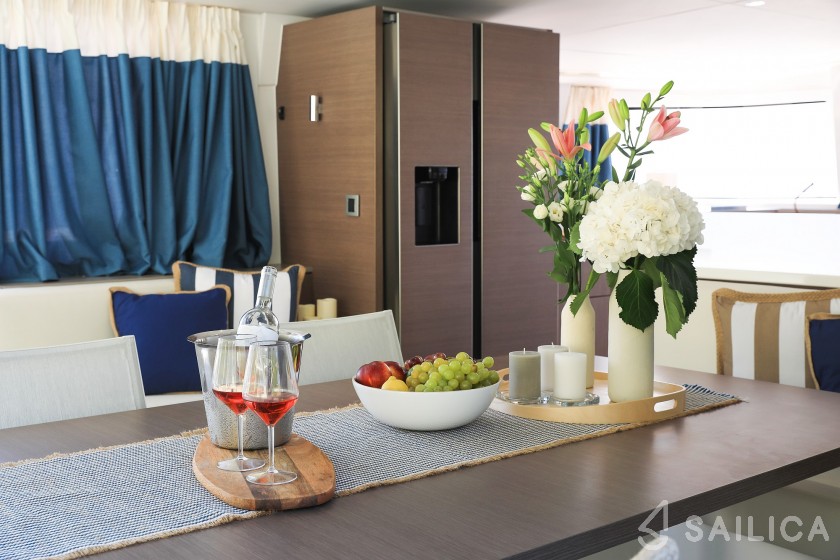 Bali 4.8  - Photo #16 Bali 4.8  - Yacht Charter Sailica