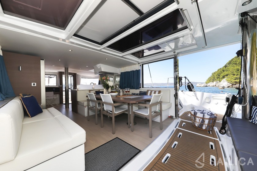 Bali 4.8  - Photo #13 Bali 4.8  - Yacht Charter Sailica