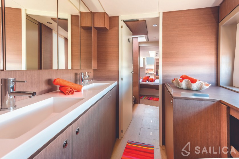 Bali 4.8  - Yacht Charter Sailica