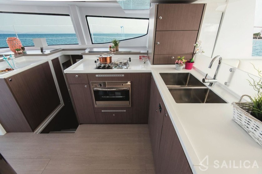 Bali 4.8  - Yacht Charter Sailica