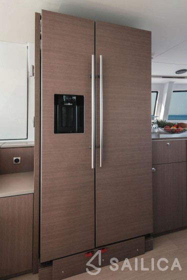 Bali 4.8  - Yacht Charter Sailica