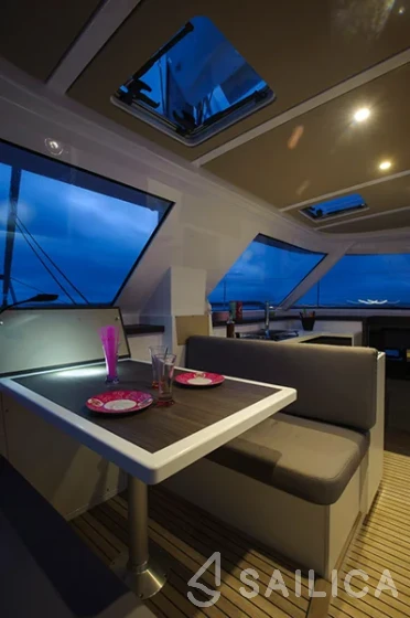 Nautitech 40 open NEW - 4 + 2 cab. - Yacht Charter Sailica