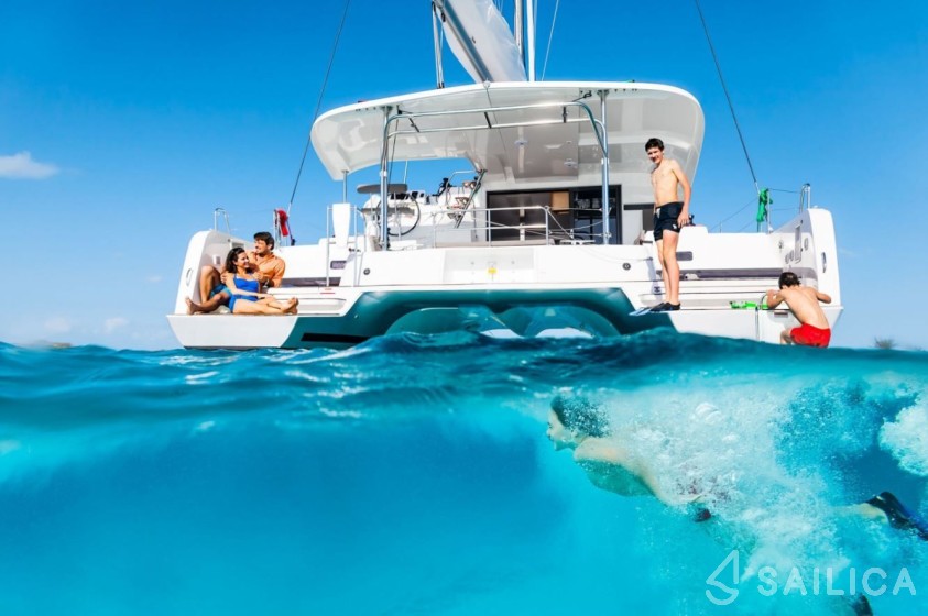 Lagoon 42 - Yacht Charter Sailica