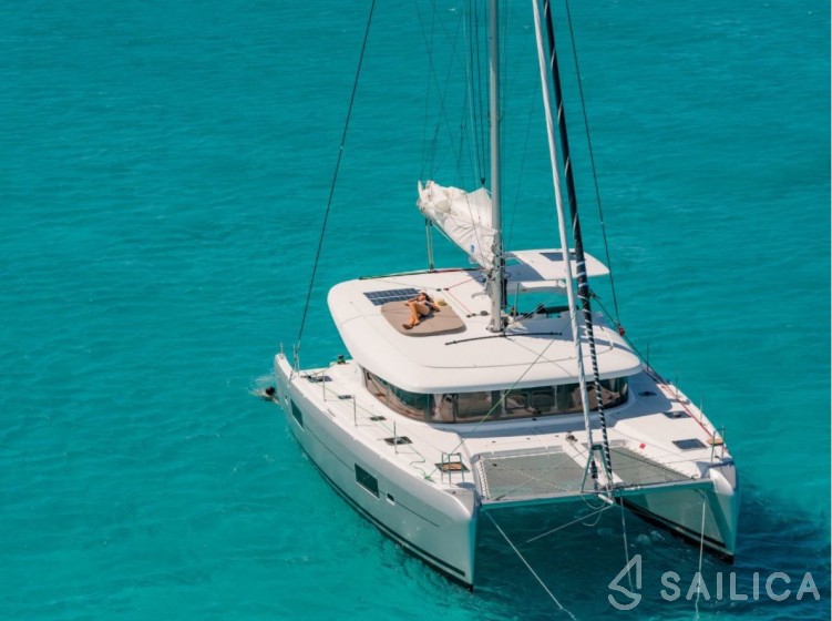 Lagoon 42 - Yacht Charter Sailica