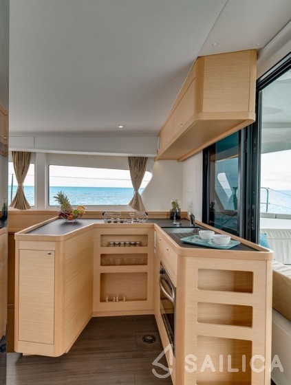 Lagoon 42 - Yacht Charter Sailica