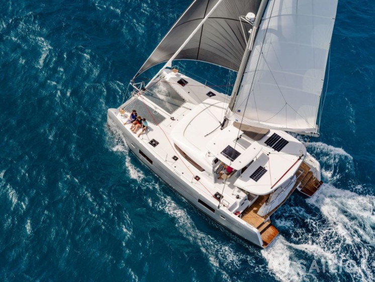Lagoon 42 - Yacht Charter Sailica