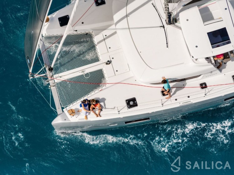 Lagoon 42 - Yacht Charter Sailica