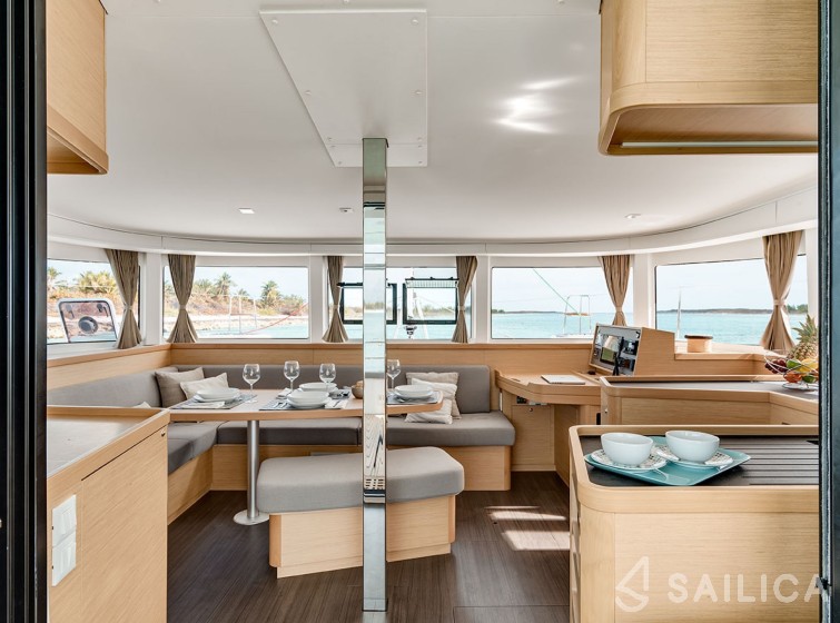 Lagoon 42 - Yacht Charter Sailica