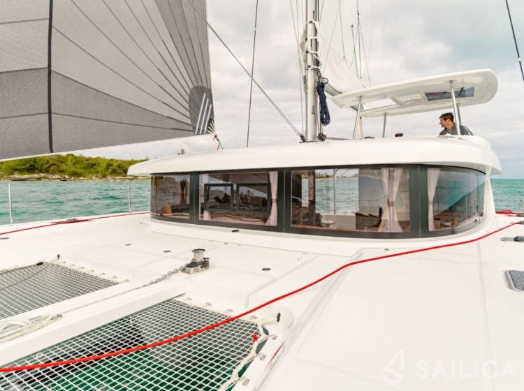 Lagoon 42 - Yacht Charter Sailica