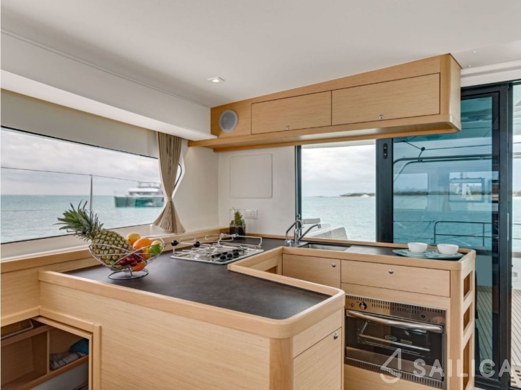 Lagoon 42 - Yacht Charter Sailica