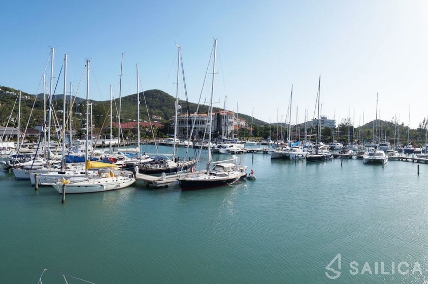 Astréa 42 - Yacht Charter Sailica