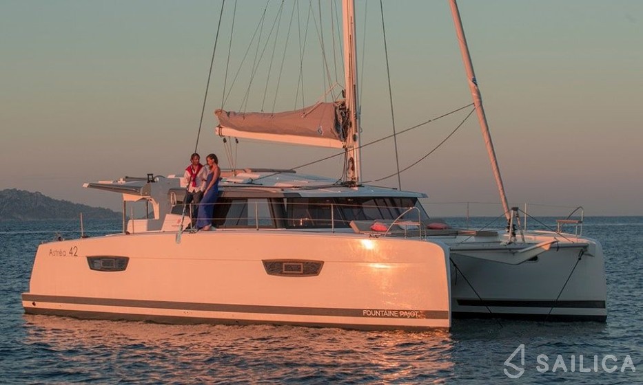 Astréa 42 - Yacht Charter Sailica