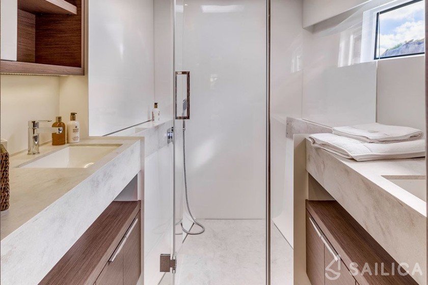 Lagoon 50 - Yacht Charter Sailica