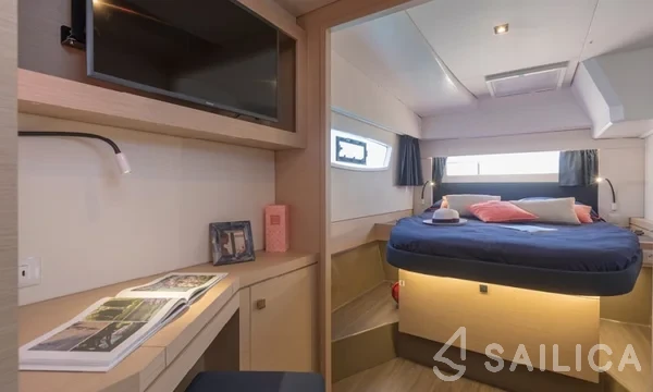 Astréa 42 - Yacht Charter Sailica