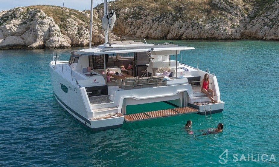 Astréa 42 - Yacht Charter Sailica