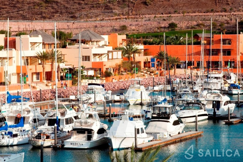 Lagoon 46  - Yacht Charter Sailica