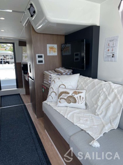 Bali 4.2 - Photo #34 Bali 4.2 - Yacht Charter Sailica