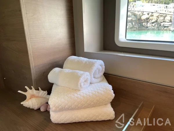 Bali 4.2 - Photo #54 Bali 4.2 - Yacht Charter Sailica