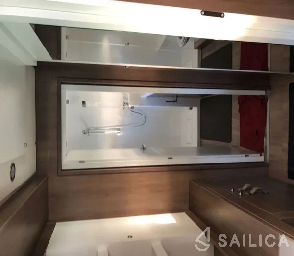 Bali 4.2 - Photo #52 Bali 4.2 - Yacht Charter Sailica