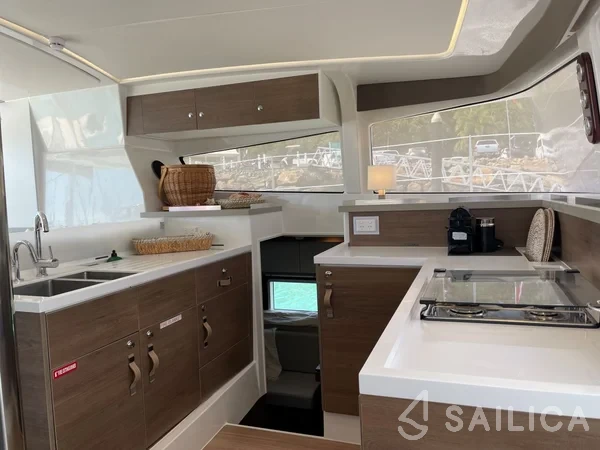 Bali 4.2 - Photo #47 Bali 4.2 - Yacht Charter Sailica