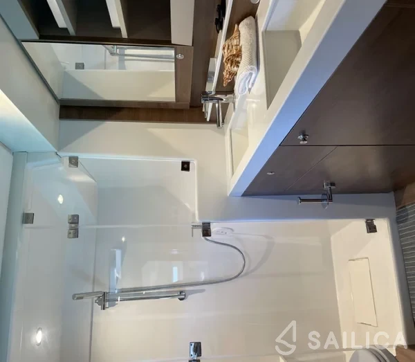 Bali 4.2 - Photo #53 Bali 4.2 - Yacht Charter Sailica