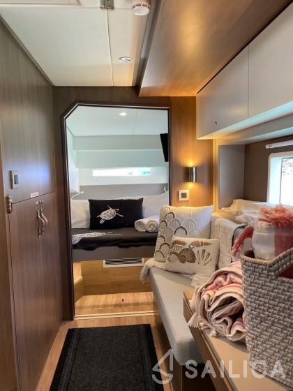 Bali 4.2 - Photo #35 Bali 4.2 - Yacht Charter Sailica