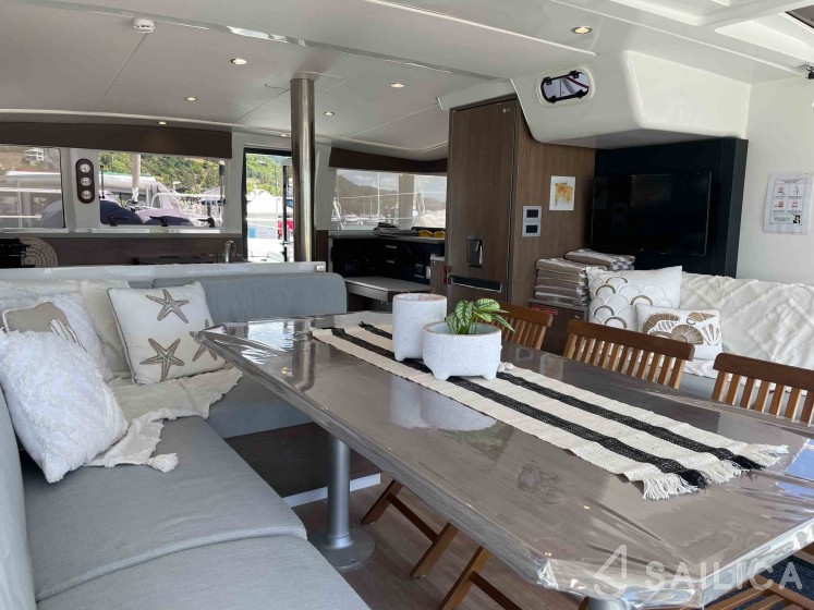 Bali 4.2 - Photo #32 Bali 4.2 - Yacht Charter Sailica