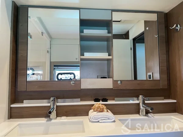 Bali 4.2 - Photo #51 Bali 4.2 - Yacht Charter Sailica