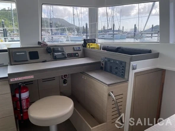 Bali 4.3 - Photo #61 Bali 4.3 - Yacht Charter Sailica