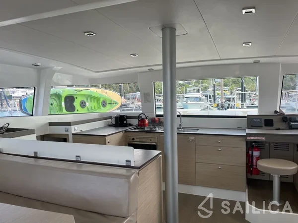 Bali 4.3 - Photo #51 Bali 4.3 - Yacht Charter Sailica