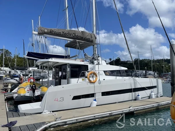 Bali 4.3 - Photo #48 Bali 4.3 - Yacht Charter Sailica