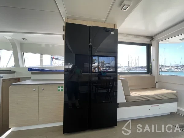 Bali 4.3 - Photo #53 Bali 4.3 - Yacht Charter Sailica