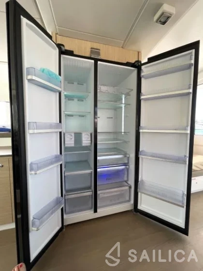 Bali 4.3 - Photo #54 Bali 4.3 - Yacht Charter Sailica