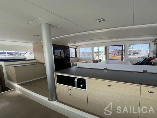 Bali 4.3 - Photo #52 Bali 4.3 - Yacht Charter Sailica