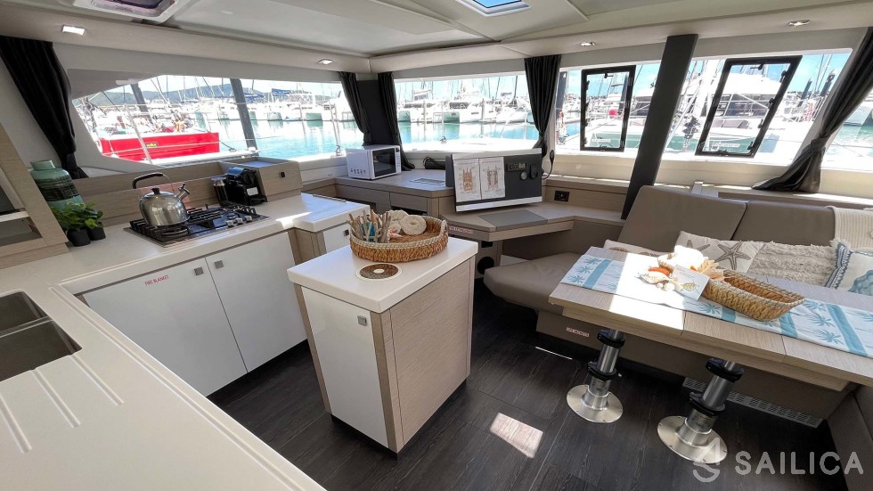 Saona 47 - Photo #27 Saona 47 - Yacht Charter Sailica