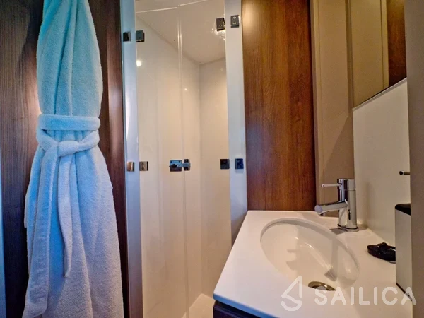 Bali 4.4 - Yacht Charter Sailica