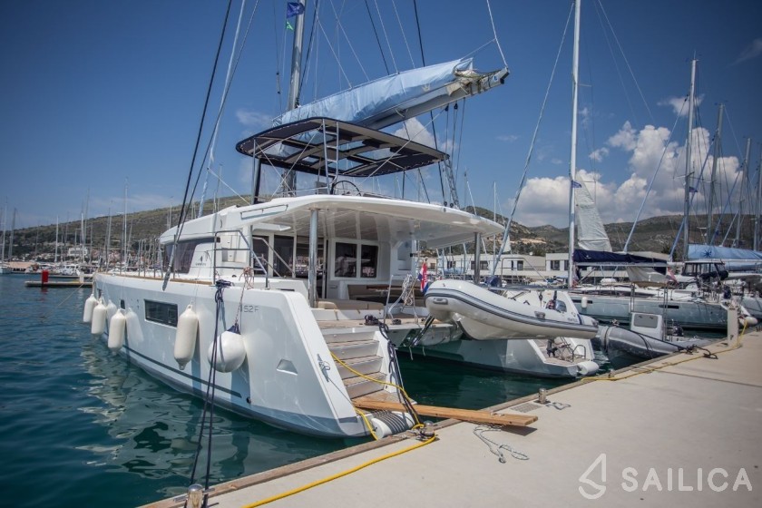 Lagoon 52F - Yacht Charter Sailica