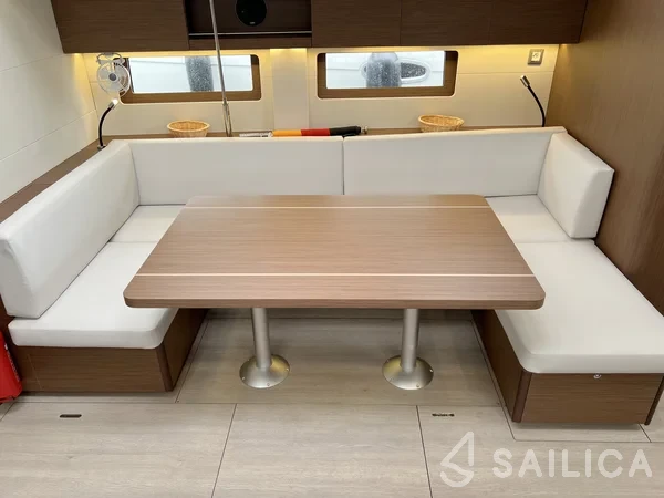 Oceanis 51.1 - Yacht Charter Sailica