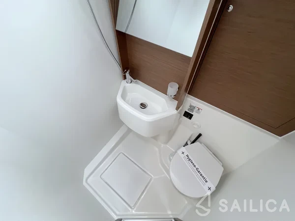 Oceanis 51.1 - Yacht Charter Sailica