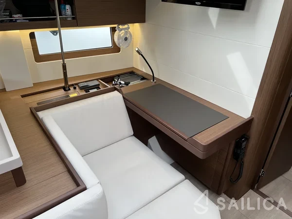 Oceanis 51.1 - Yacht Charter Sailica