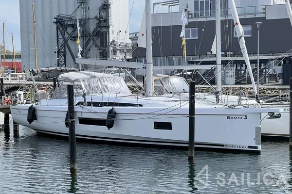 Oceanis 51.1 - Yacht Charter Sailica